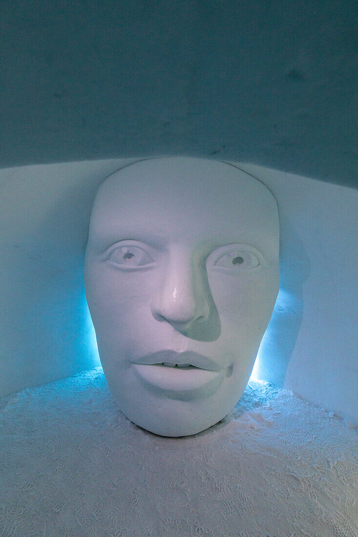 Eisskulptur des menschlichen Kopfes, Eis-Hotel, Jukkasjarvi, Kiruna, Norrbotten-Grafschaft, Lappland, Schweden