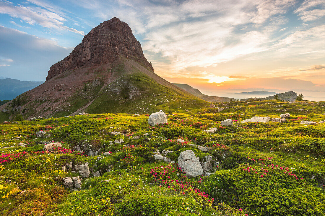 Berg Palon bei Sonnenaufgang Europa, Italien, Trentino-Südtirol, Non-Tal, Nana Vallay, Trient, Cles Gemeinde