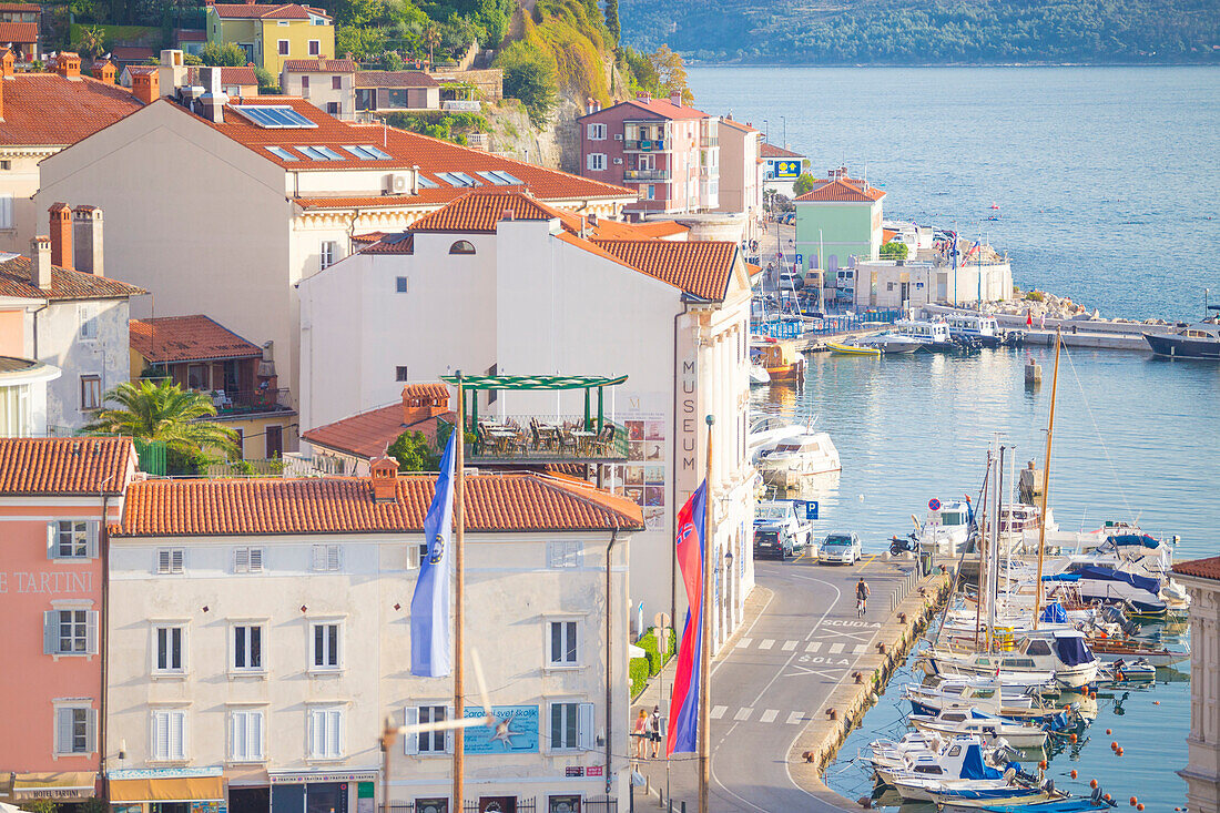 Piran, Slowenisch Istria, Slowenien, Der Hafen bei Sonnenuntergang