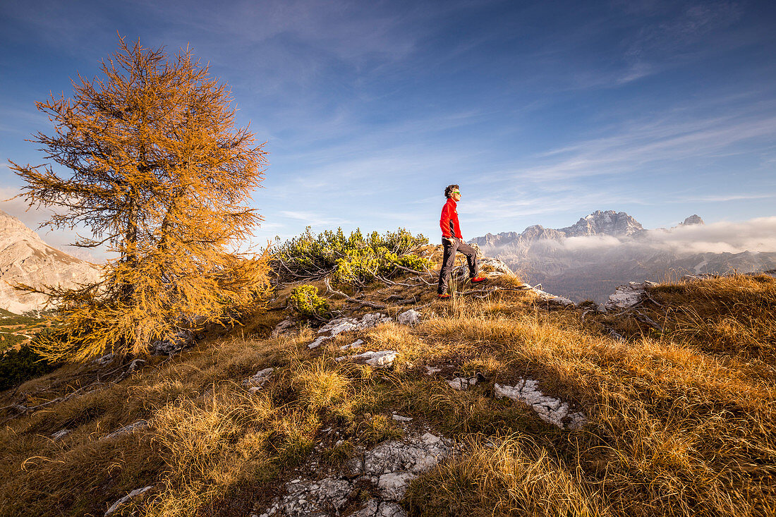 Warten auf den Sonnenuntergang in den Dolomiten, Cortina d'Ampezzo, Belluno, Venetien, Italien, Europa