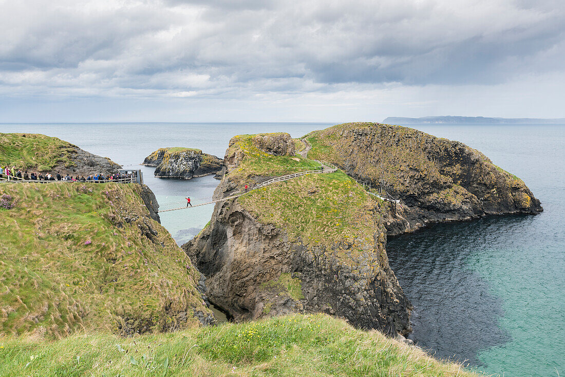 United Kingdom, Northern Ireland, Antrim, Ballycastle, Ballintoy, view of the Carrick a Rede Rope Bridge.