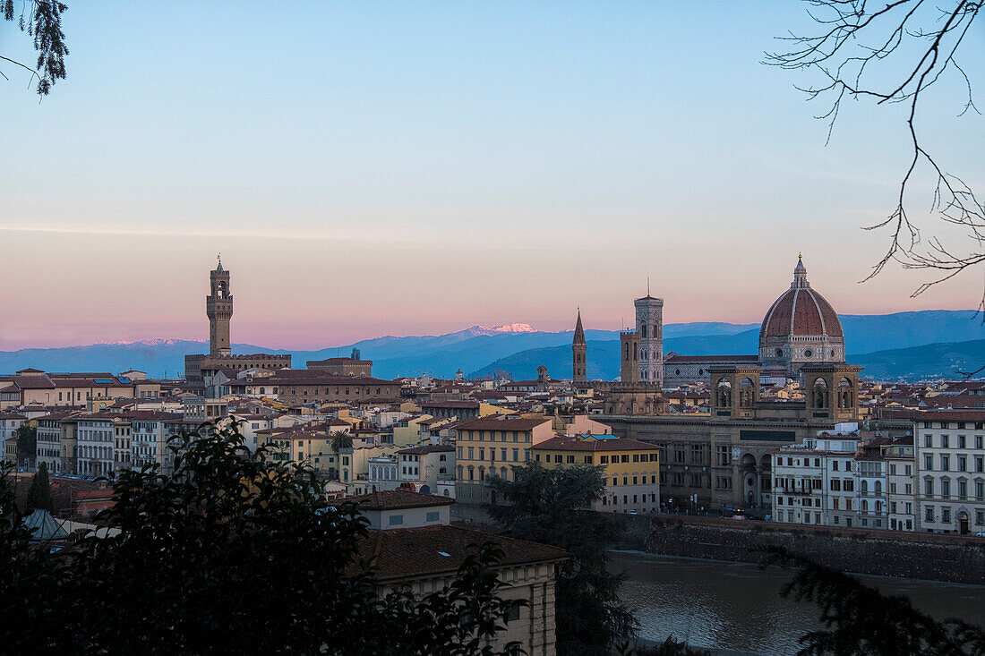 Italien, Toskana, Florenz, Sonnenaufgang über der Stadt