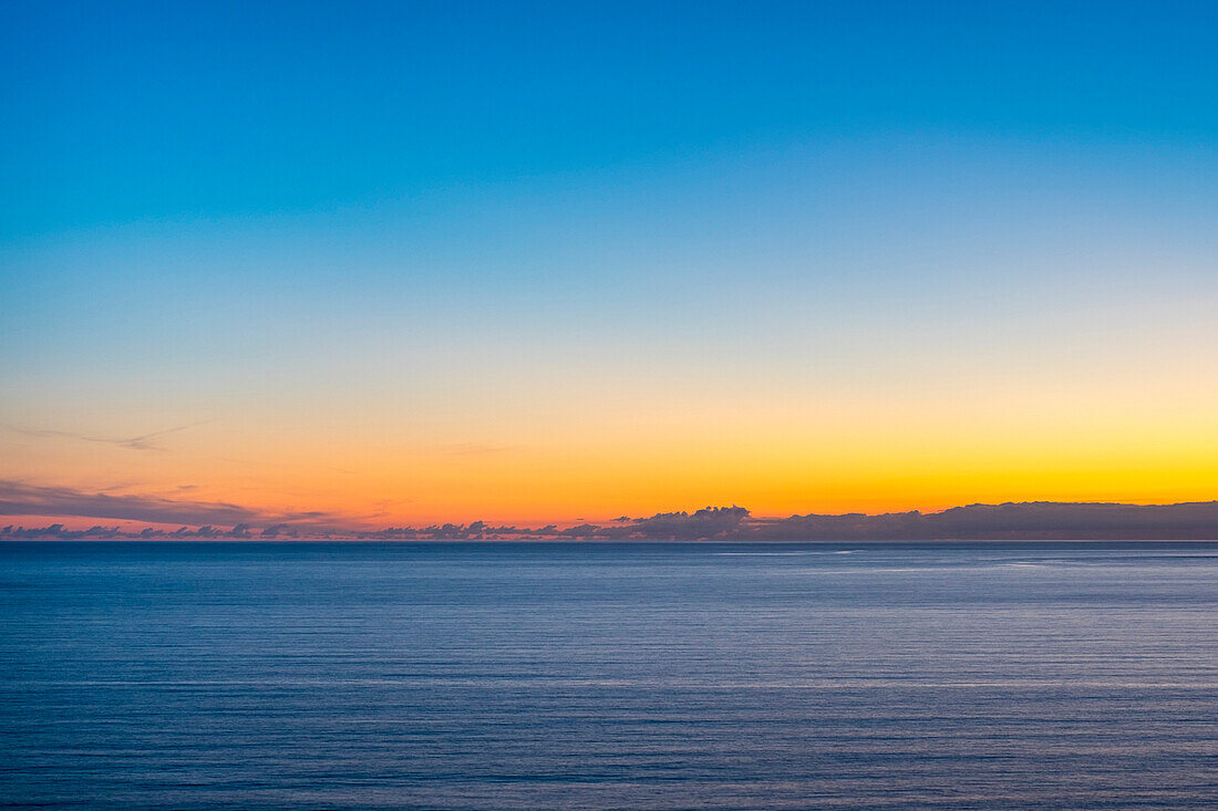 Beautiful view of ocean and sky at sunset, Pointe de Dinan, Presquile de Crozon, Armorica Regional Natural Park, Crozon, Finistere, Brittany, France