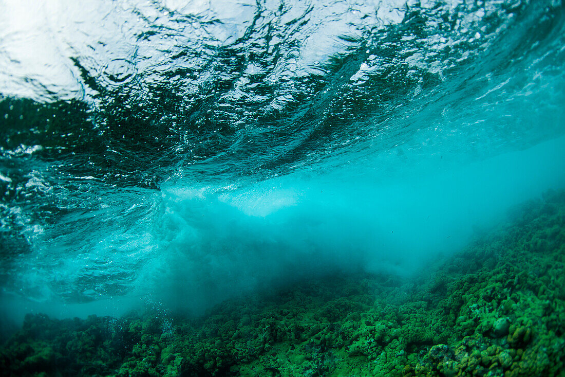 Unterwasser-Ansicht der Welle bricht über Caribbean Reef, Atlantik, Belize