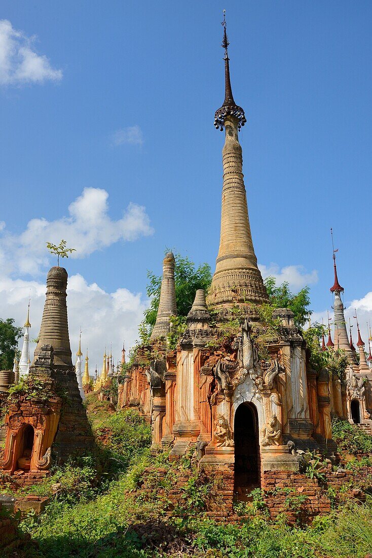 Myanmar, Shan State, Inle Lake, Indein (Inthein) village, Ruined stupas.