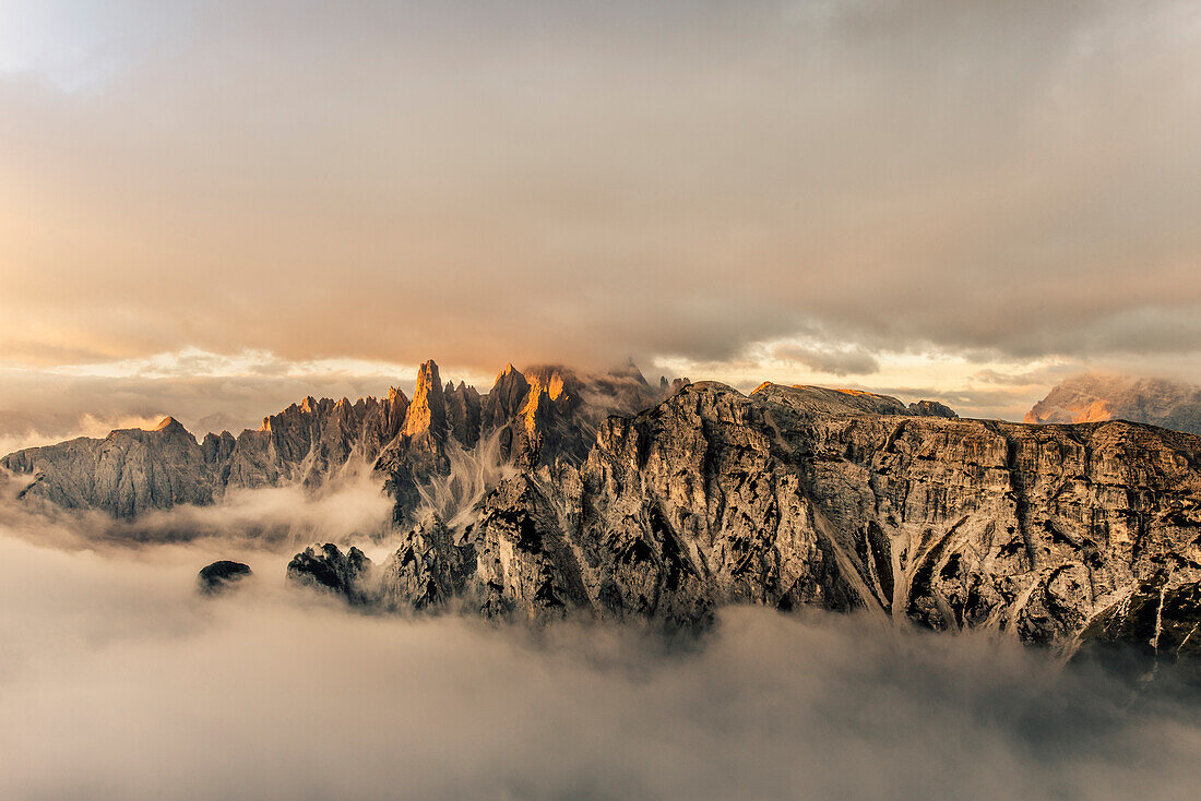 Landschaft bei den Dolomiten, Südtirol, Trentino,  Italien, Europa