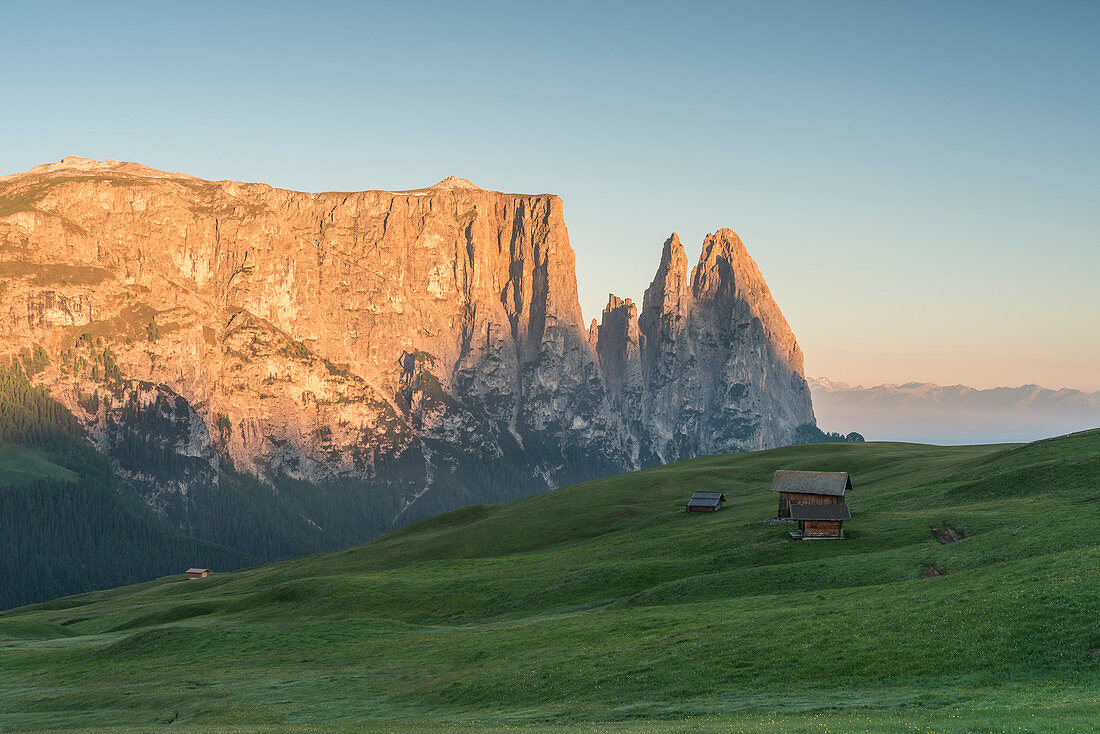 Seiser Alm, Dolomiten, Südtirol, Italien, Sonnenaufgang auf der Seiser Alm