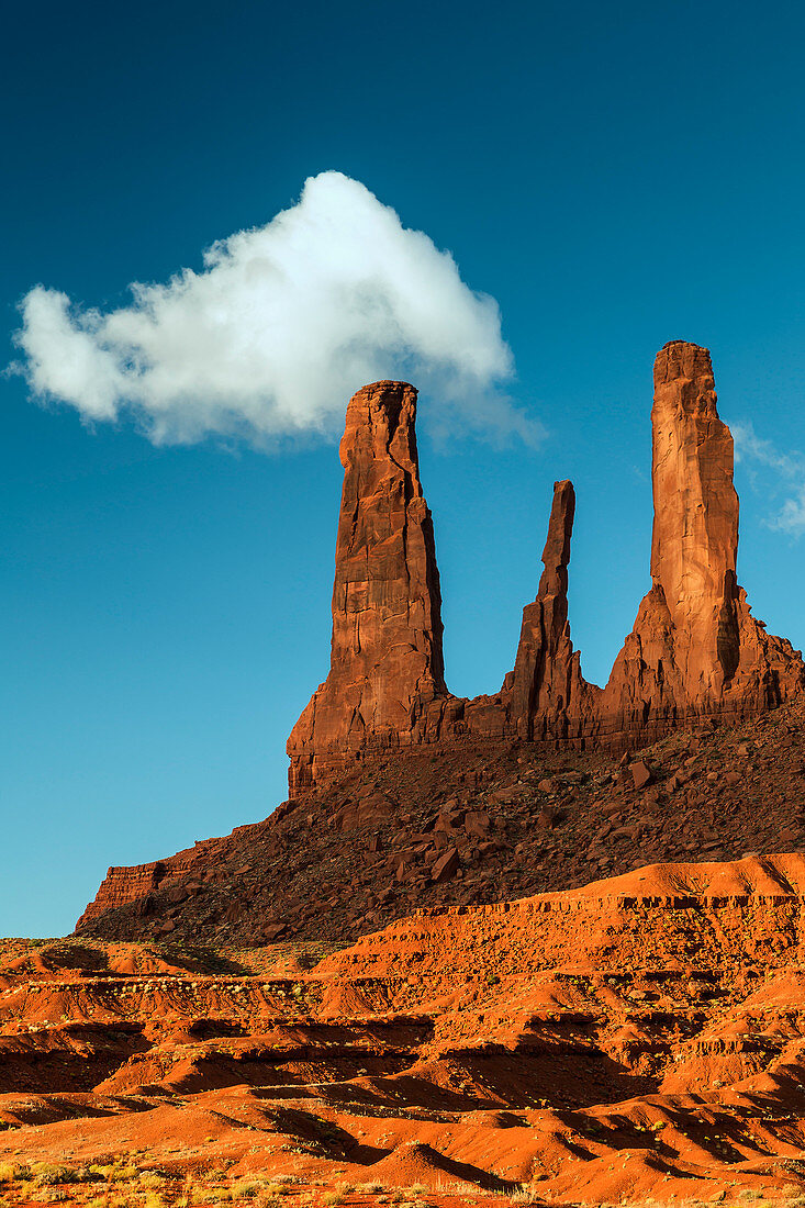 drei Schwestern im Monument Valley, Arizona, Utah, USA