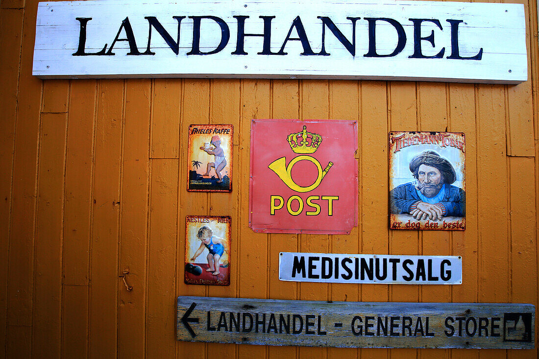 Geschäft im Dorf Nusfjord, Lofoten, Norwegen