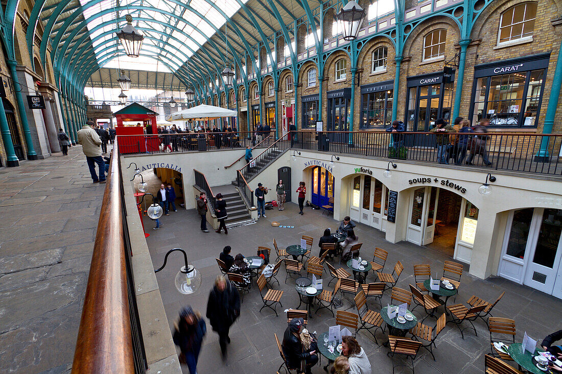 The Covent Garden market, with its stores and cafès, is visited from many tourists, London, England, Europe