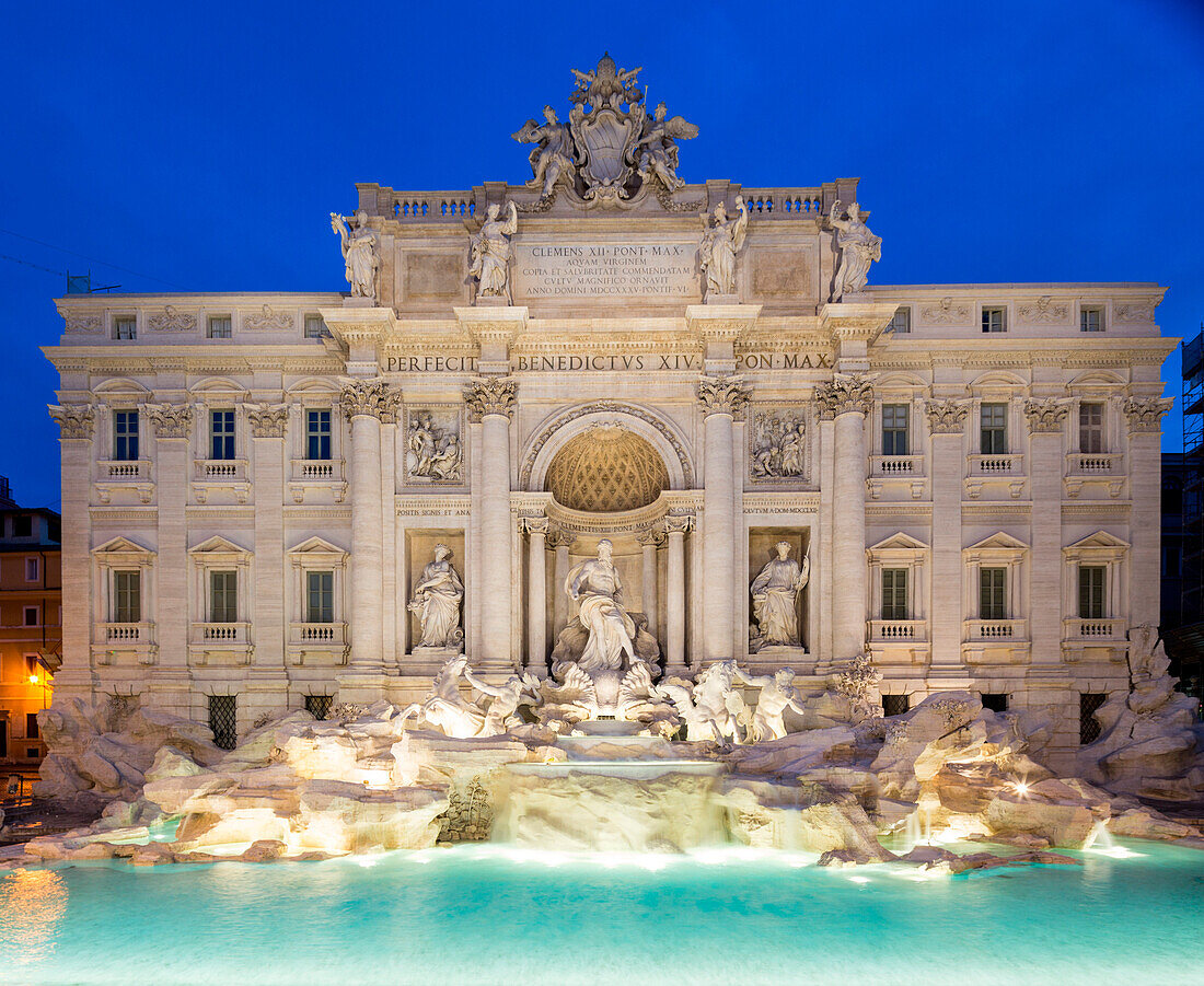 Italien, Latium, Rom, Morgendämmerung bei Fontana di Trevi