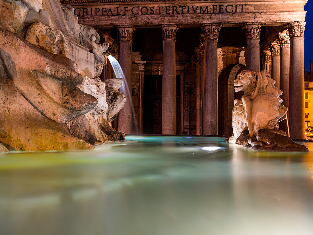 Italy, Lazio, Rome, Piazza della Rotonda and Pantheon