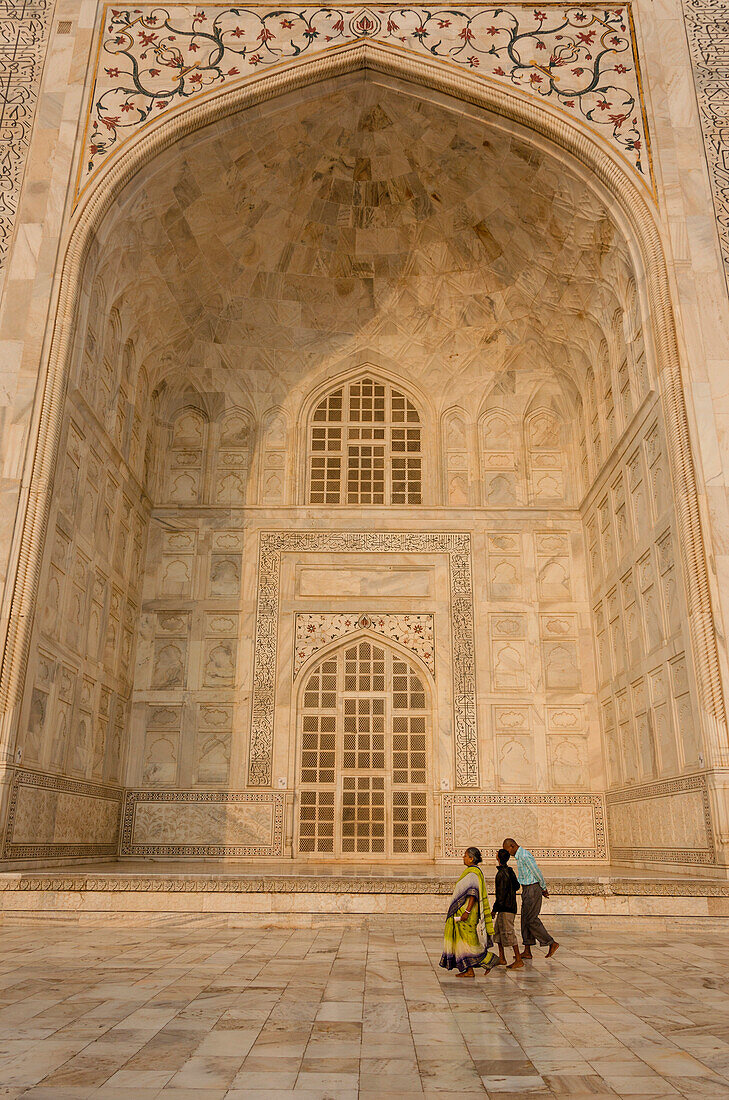 Agra, Uttar Pradesh, India, Visitors walk around the Taj Mahal, Agra, Utter Pradesh, India