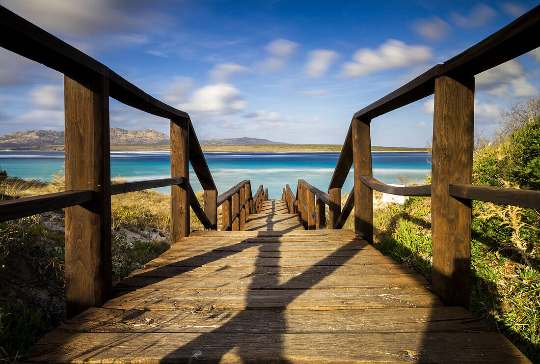 Promenade in Richtung La Pelosa Strand in Stintino, Provinz Sassari, Sardinien, Italien, Europa