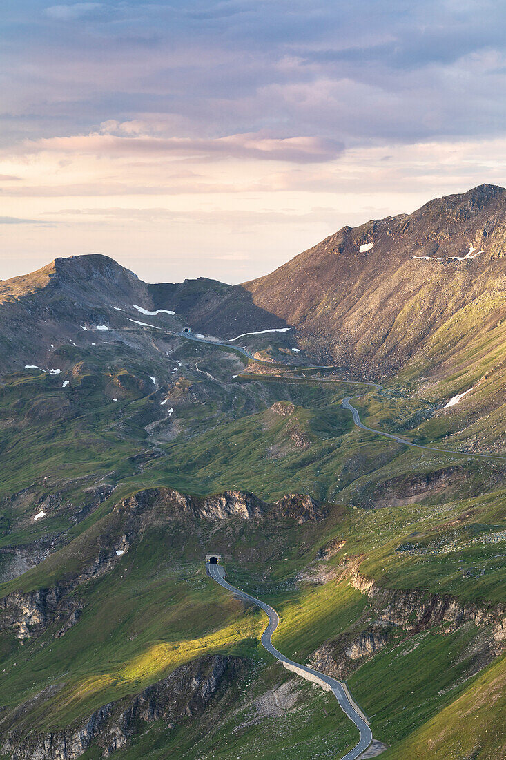 Serpentinen der Hohen Tauern Großglockner Hochalpenstraße vom Aussichtspunkt Edelweiss Spitze, Fusch, Fuschertal, Salzburger Land, Österreich