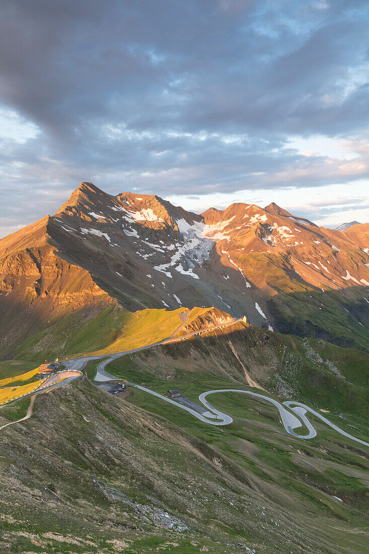 Serpentinen der Hohen Tauern Großglockner Hochalpenstraße vom Aussichtspunkt Edelweiss Spitze, Fusch, Fuschertal, Salzburger Land, Österreich