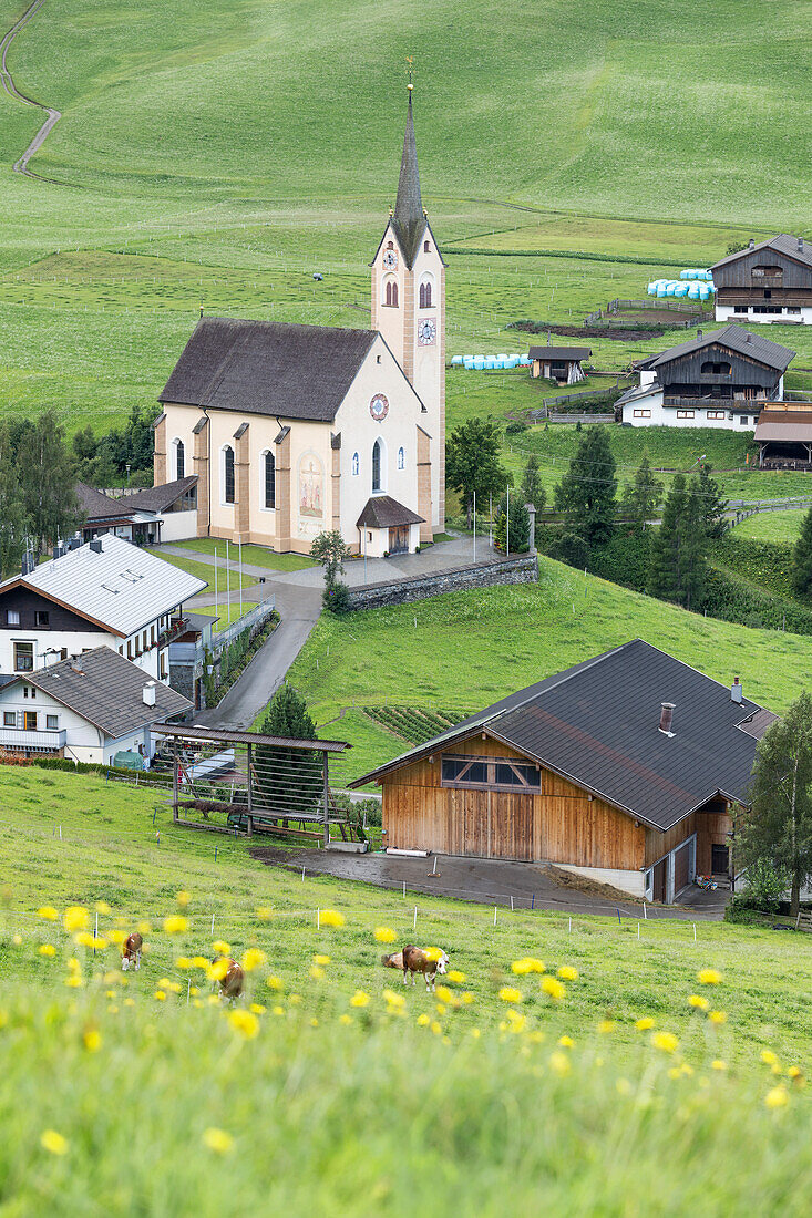 Die Pfarrkirche von Kartisch im Gailtal, Bezirk Lienz, Tirol, Österreich