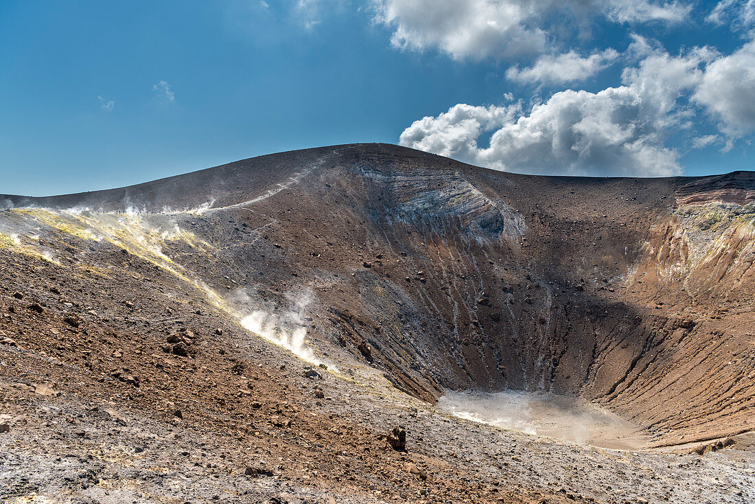 Vulkan, Messina Bezirk, Sizilien, Italien, Europa, Schwefel Fumarolen auf dem Kraterrand von Vulcano