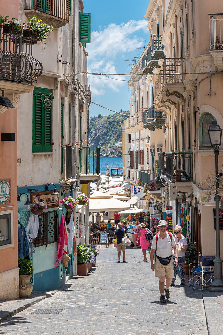 Lipari, Messina Bezirk, Sizilien, Italien, Europa, Gasse auf Lipari