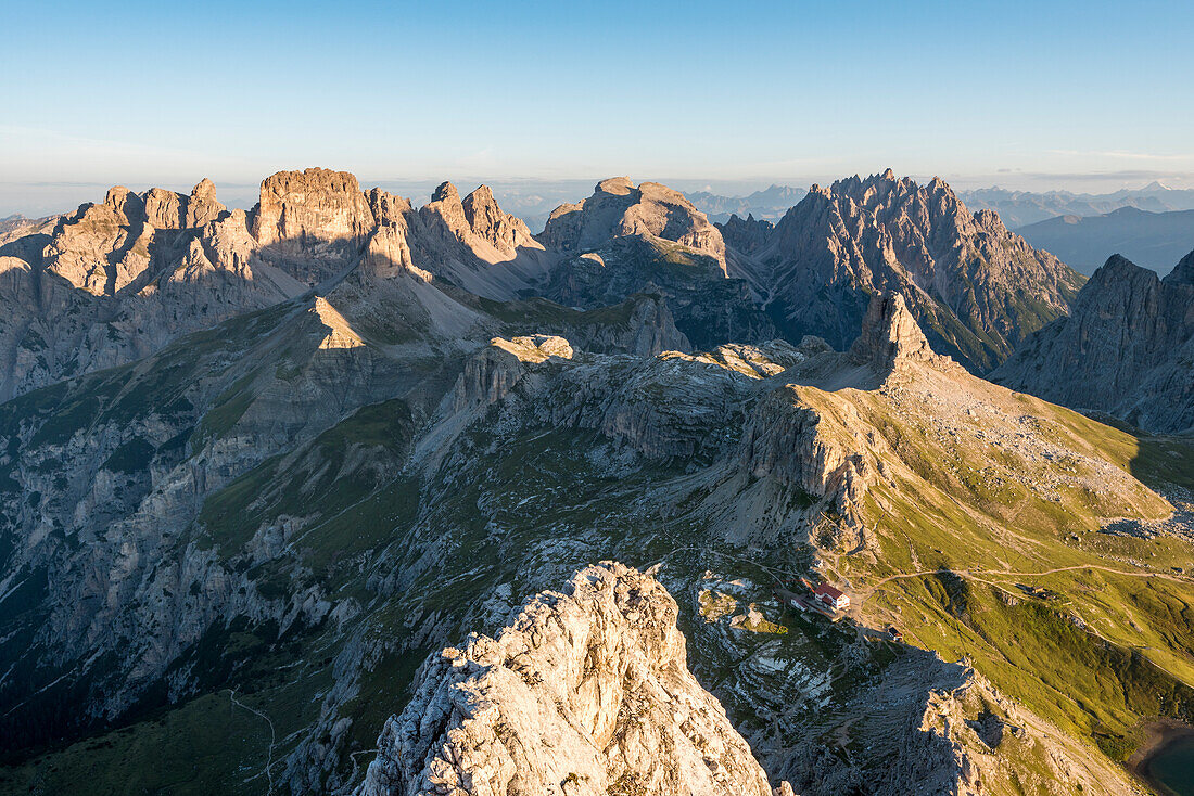 Sexten, Provinz Bozen, Dolomiten, Südtirol, Italien, Blick vom Gipfel des Berges Paterno