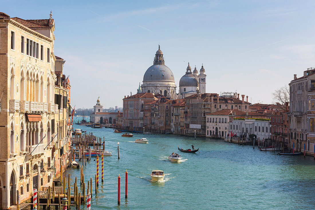 Venedig, Venetien, Italien Klassische Ansicht von Santa Maria Cathedral von der Akademie-Brücke