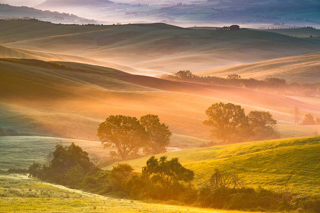 Belvedere Bauernhaus in der Dämmerung, San Quirico d'Orcia, Orcia-Tal, Provinz Siena, Italien, Europa