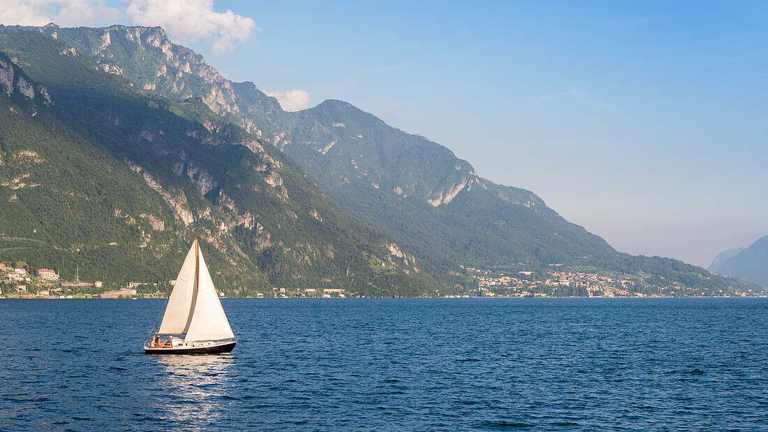 Yacht sails on Lake Como, Lombardy, Italian Lakes, Italy, Europe