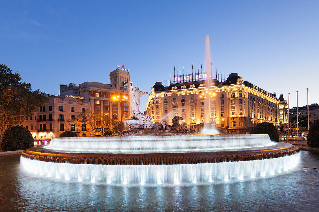 Fuente de Neptuno fountain, Plaza de Canovas del Castillo, Palace Hotel, Madrid, Spain, Europe