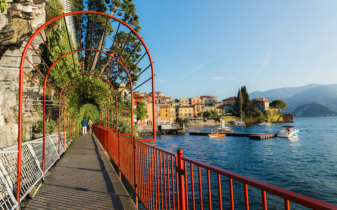 Walk of Love in Varenna, overlooking beautiful Lake Como, Varenna, Lombardy, Italian Lakes, Italy, Europe