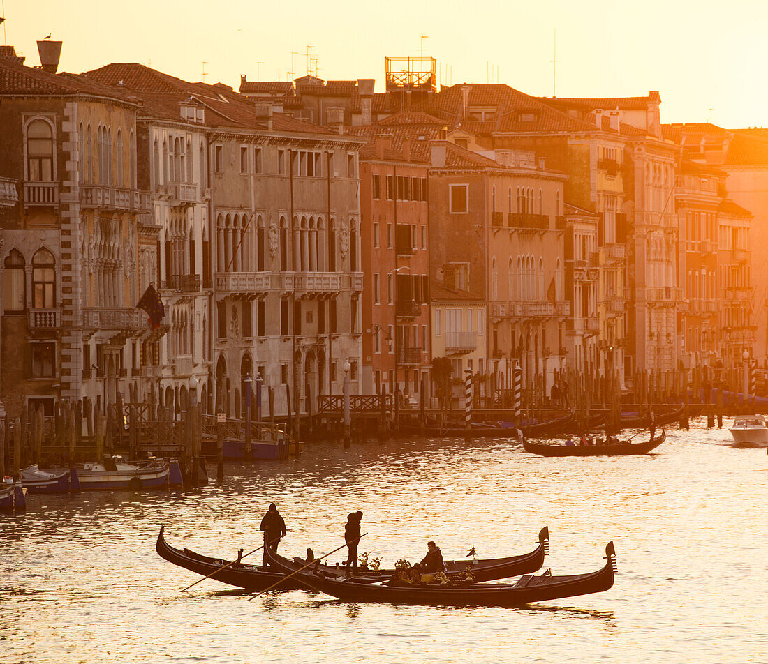 Two gondoliers in silhouette at sunset on the Grand Canal, from Rialto Bridge, Venice, UNESCO World Heritage Site, Veneto, Italy, Europe