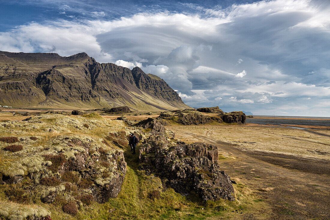 Dramatische Wolkenformationen über Landschaft, in der Nähe von Vik Y Myrdal, Südisland, Polarregionen