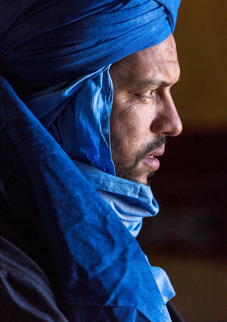 Portrait of Berber man wearing traditional blue robes, village of Hassi Labiad, near Merzouga, Morocco, North Africa, Africa