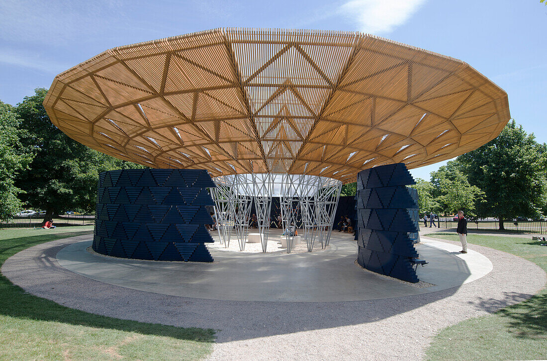 Der Serpentine Gallery Pavilion 2017, entworfen von Francis Kere, London, W2, England, Vereinigtes Königreich, Europa