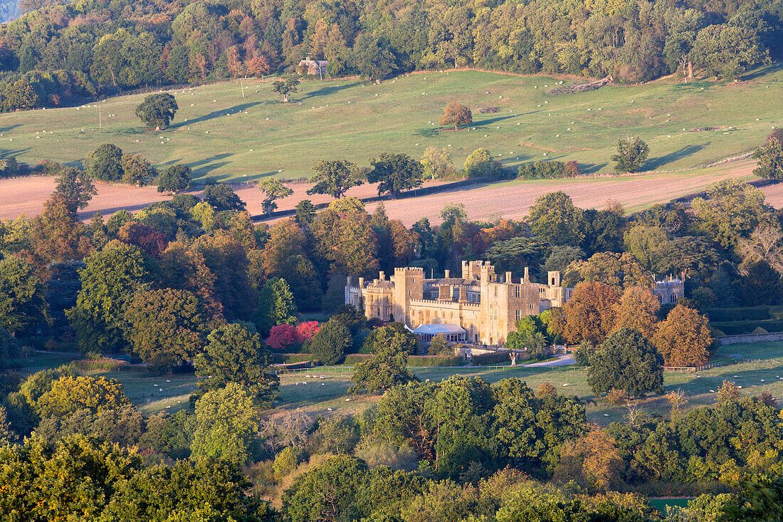 Sudeley Castle im Herbst, Winchcombe, Cotswolds, Gloucestershire, England, Vereinigtes Königreich, Europa