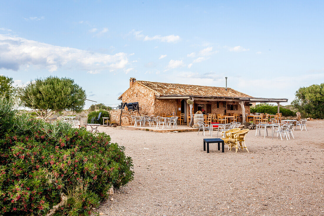 Small tavern Refugio del Águila next to the Mirador del Aguila Bunker, Mallorca, Balearic Islands, Spain