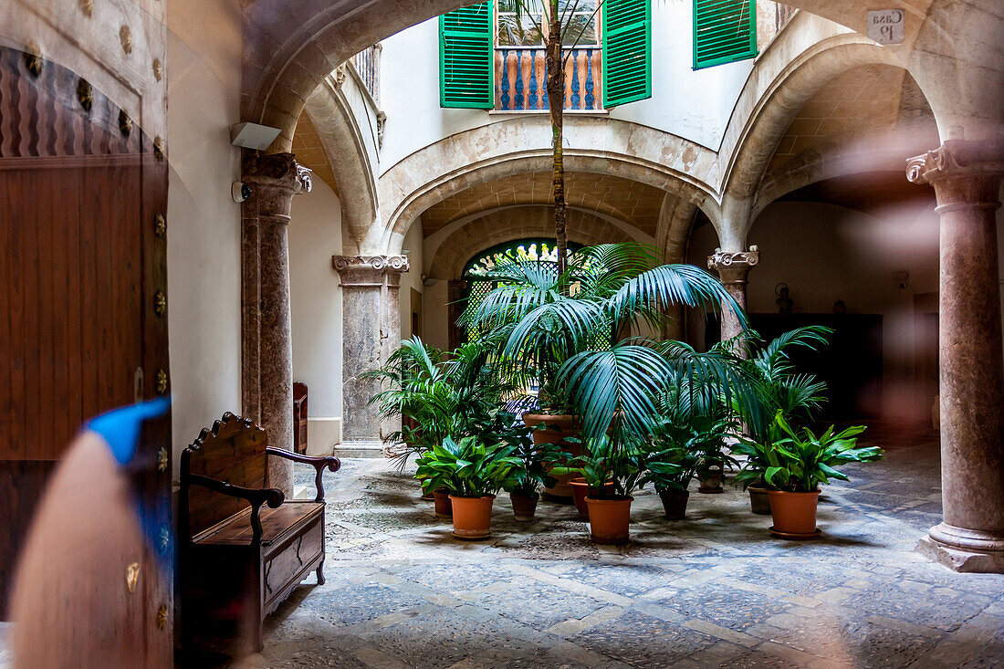 'Patio in der Altstadt von Palma, Palma de Mallorca; Balearische Inseln; Spanien; Europa '