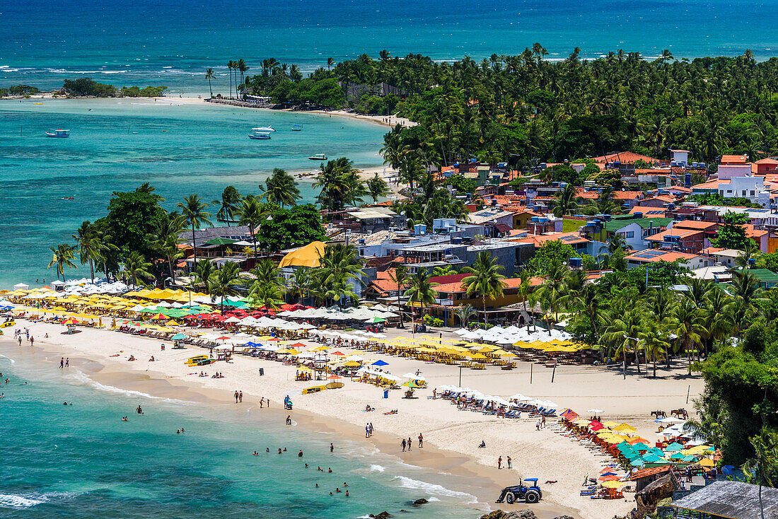 Blick auf tropischen Strand in Morro de Sao Paulo, Bundesstaat South Bahia, Brasilien