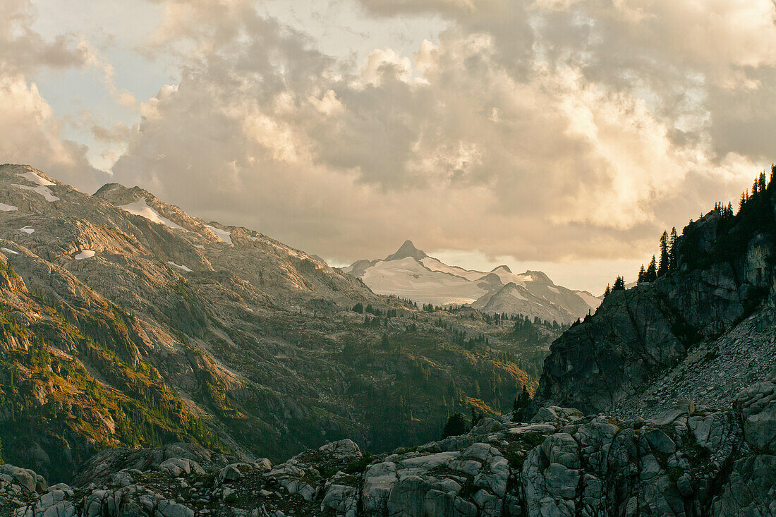 Bergsteigen in Garibaldi Provincial Park, Britisch-Columbia, Kanada.