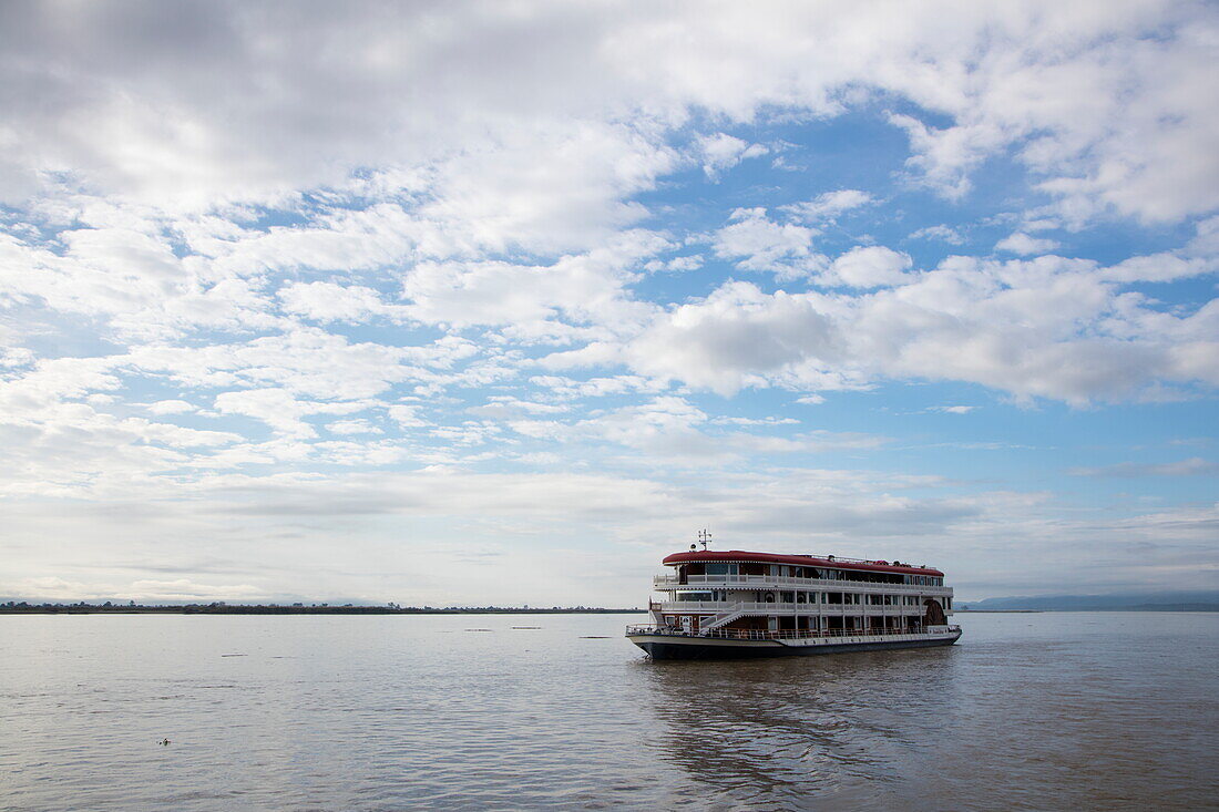 Ayeyarwady (Irrawaddy) Flusskreuzfahrtschiff Anawrahta (Heritage Line), Katha, Sagaing, Myanmar