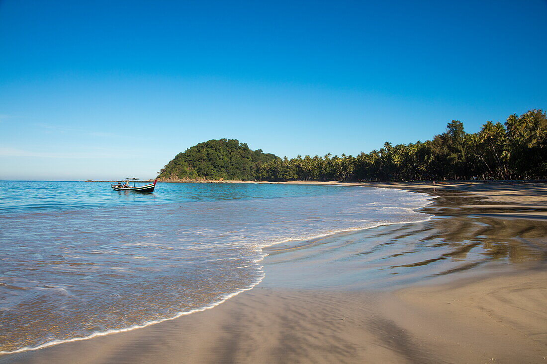 Ngapali Beach and fishing boat, Ngapali, Thandwe, Myanmar