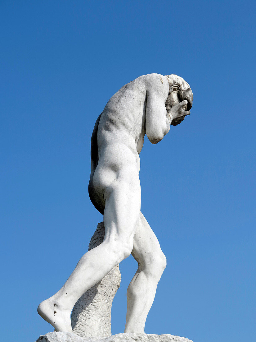 'France, Paris. 1st arrondissement. Jardin des Tuileries. Sculpture ''Cain after killing his brother Abel'' by Henri Vidal.'