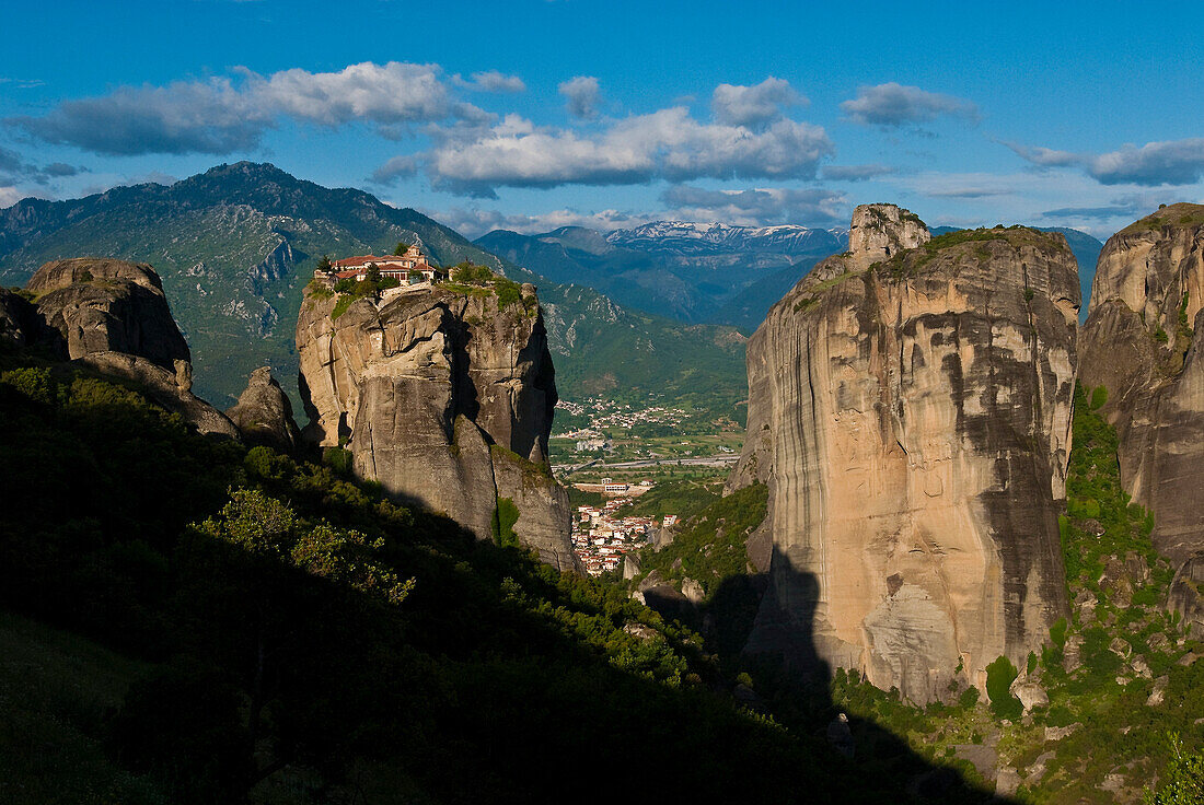 Europe, Grece, Plain of Thessaly, Valley of Penee, World Heritage of UNESCO since 1988, Orthodox Christian monasteries of Meteora perched atop impressive gray rock masses sculpted by erosion, Monastery of Saint Trinity