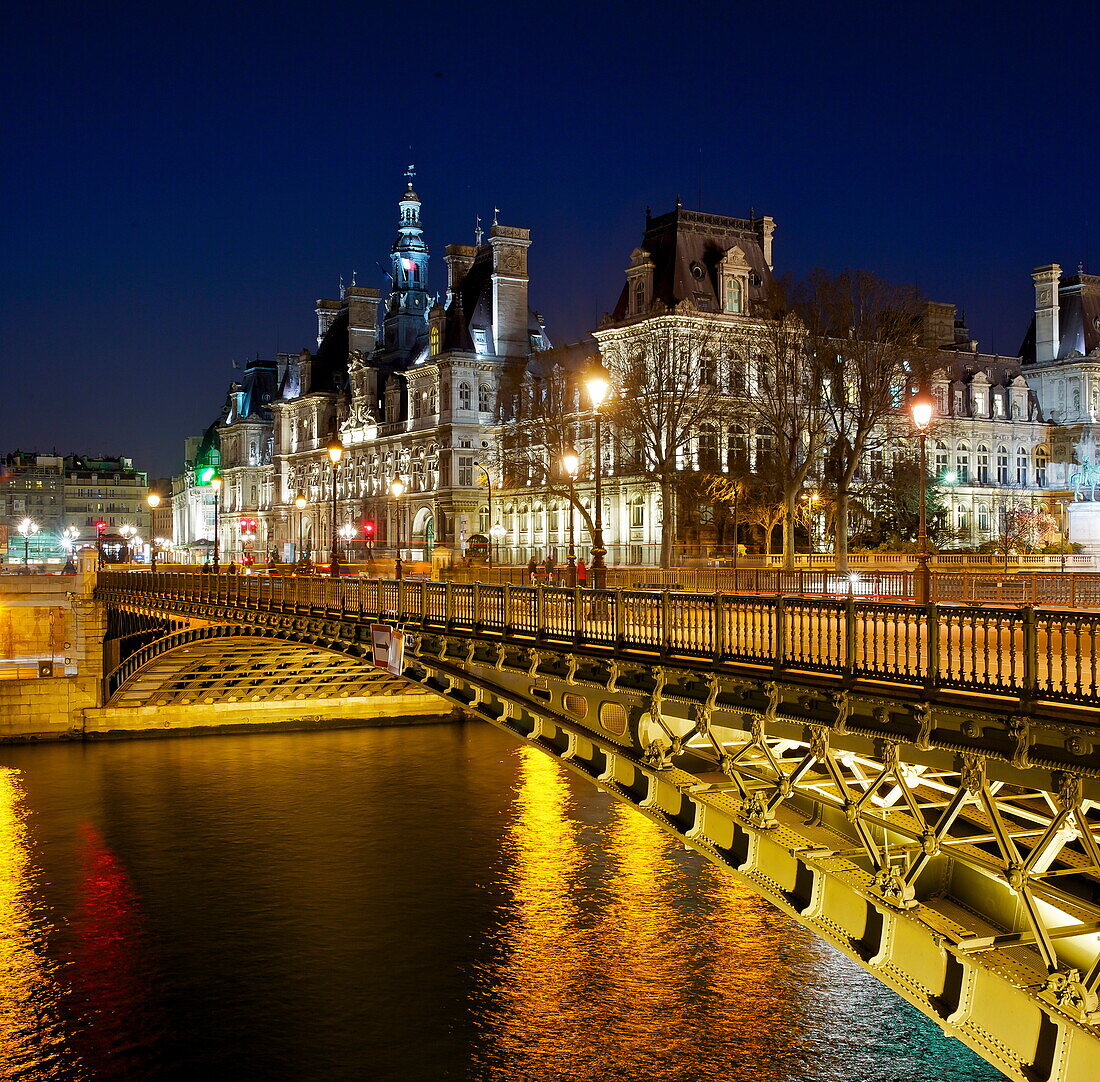 France, Paris, Pont d'Arcole at night