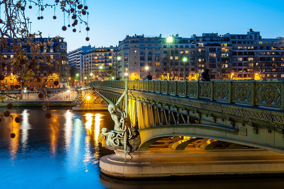 France, Paris, Mirabeau bridge