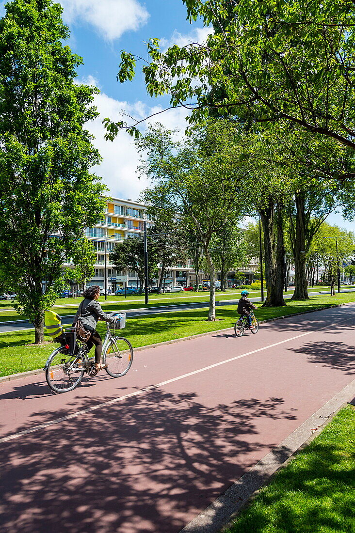 France, Normandy, Le Havre. Avenue Foch, this magnificent avenue comparable in dimensions to the Champs Elysees avenue in Paris, links Place de l'Hotel de Ville to the Porte Oceane and Le Havre beach.