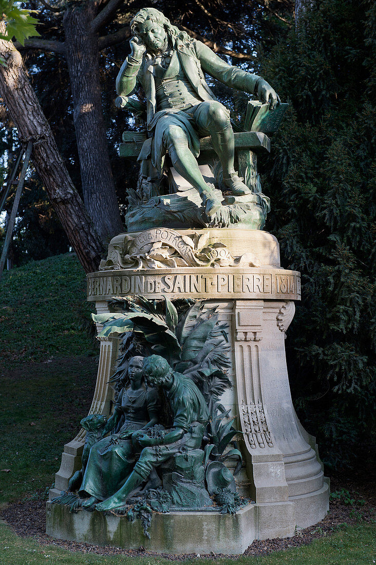 Frankreich, Paris, 5. Bezirk. Jardin des Anpflanzens. Die Statue von Bernardin de Saint-Pierre (der Autor von Paul und Virginie und der Garten Intendant im Jahre 1792). Bildhauer: Louis Holweck (1909)