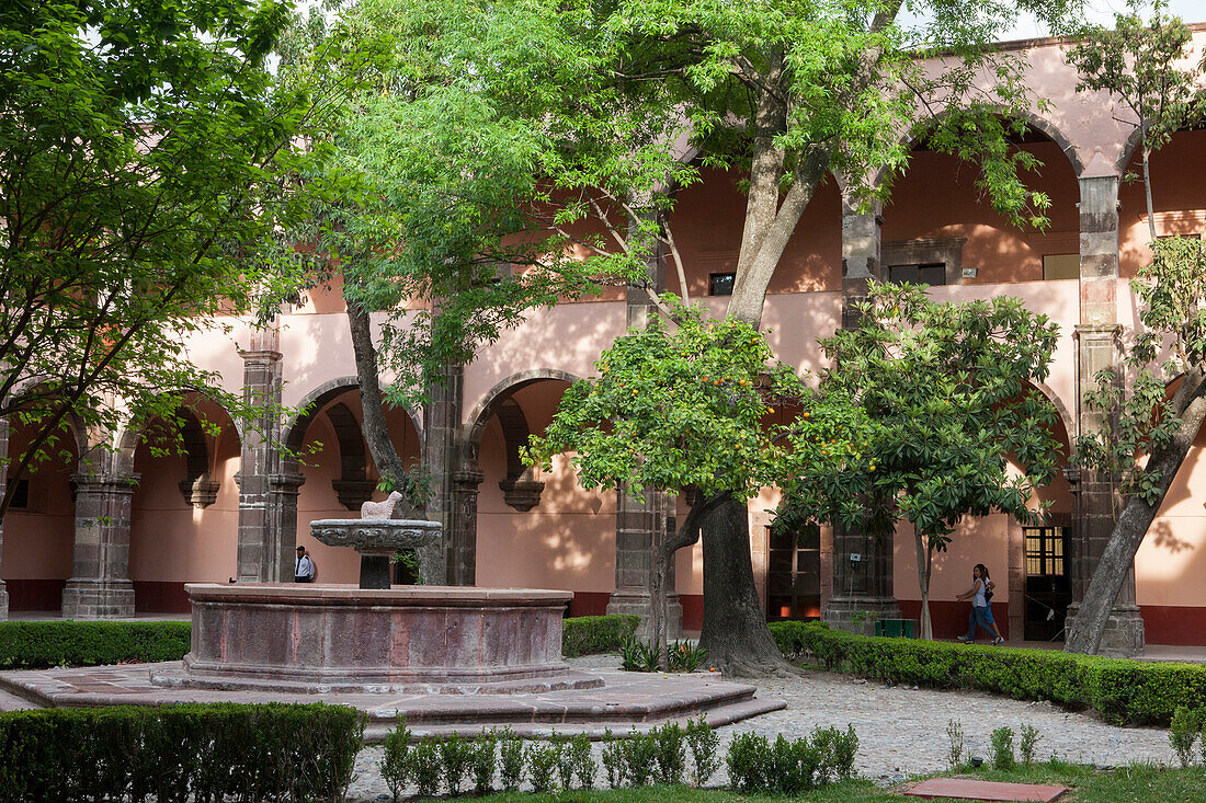Mexiko, Bundesstaat Guanajuato, San Miguel de Allende, Patio des Kulturzentrums El Nicromante