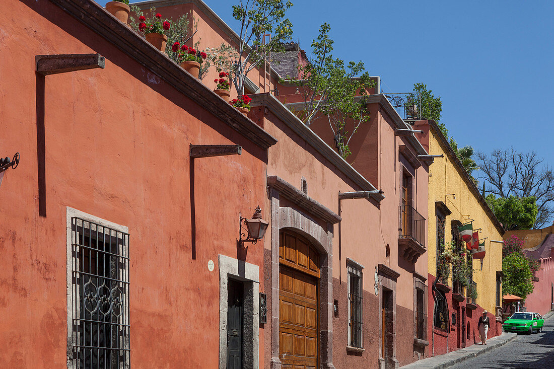 Mexico, State of Guanajuato, San Miguel de Allende, a street in the old town, Cuna de Allende