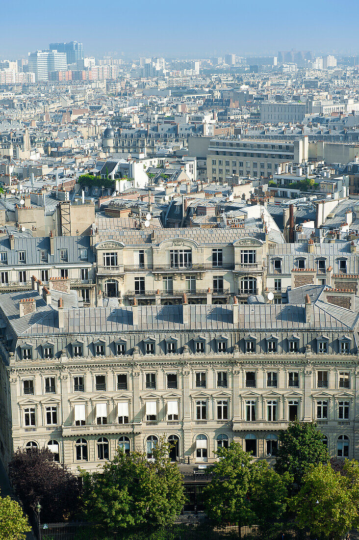 France. Paris 17th district. Place de l'Etoile. Buildings between avenue Mac Mahon and avenue de Wagram