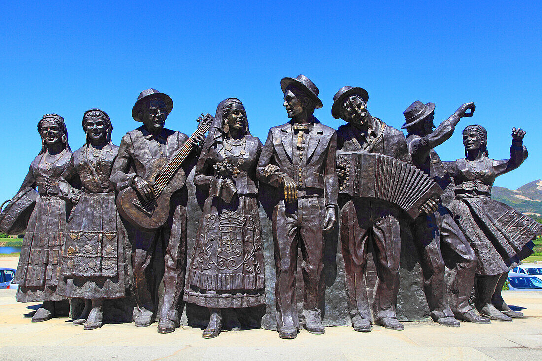 Portugal, Bezirk Viano do Castelo, Ponte do Lima. Die älteste Stadt Portugals. Hommage an folkloristischen Tanz.